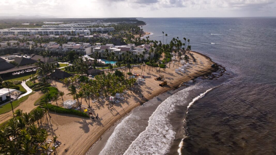Medio Ambiente detiene operaciones de hotel en Punta Cana por violaciones ambientales