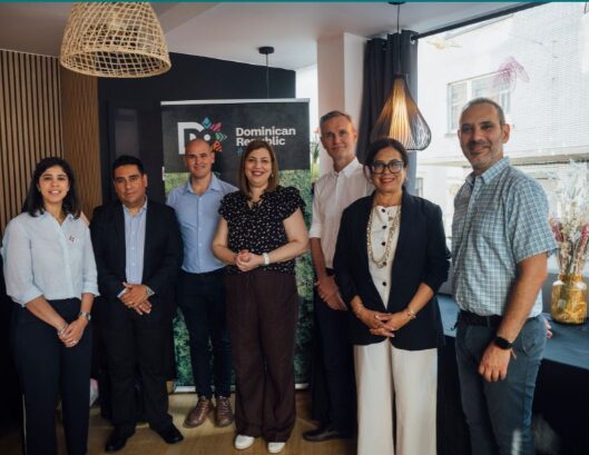 Momento en que se anunció la nueva ruta de EuroAirlines en un acto en la Embajada de República Dominicana en Bruselas con el apoyo del Ministerio de Turismo
