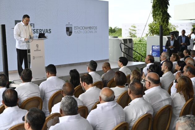 El vicepresidente ejecutivo de AFI Reservas, Ian Rondón, habló durante la inauguración del estacionamiento Plaza Zona Colonial.