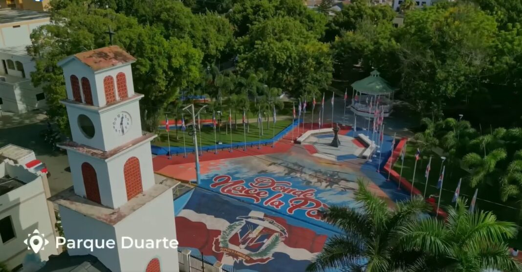 Parque Juan Pablo Duarte en el centro de Dajabón donde estará instalada la feria principal de Turismo en Cada Rincón este fin de semana.