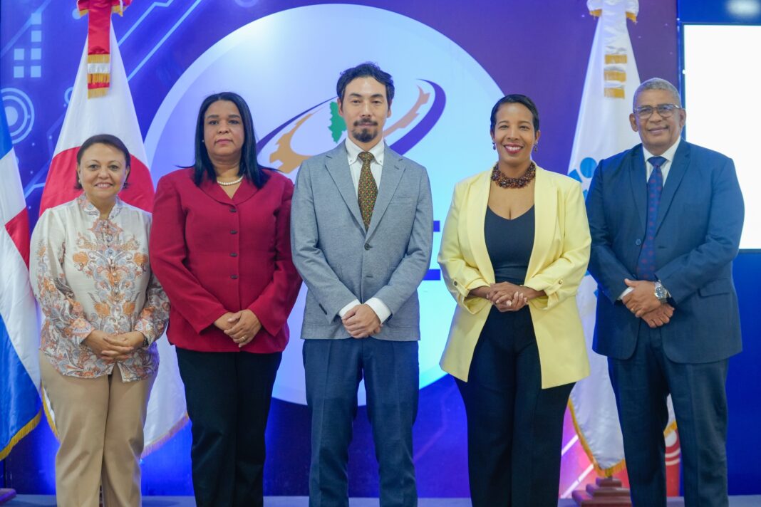 Doris Holguin, Edys Pérez, Edys Reyes, Kota Sakaguchi, Milka Hernandez y Odelis Santos