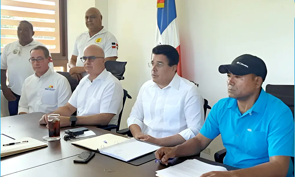 En la reunión encabezada por David Collado y otros funcionarios del gobienro, participaron los dirigentes de Fedanorte, Mariano Rodríguez y por los presidentes y el vocero de la Asociación de Dueños de Tiendas y Vendedores del Teleférico, Robinson Rodríguez, Plinio Del Rosario y Vladimir Santana, respectivamente.
