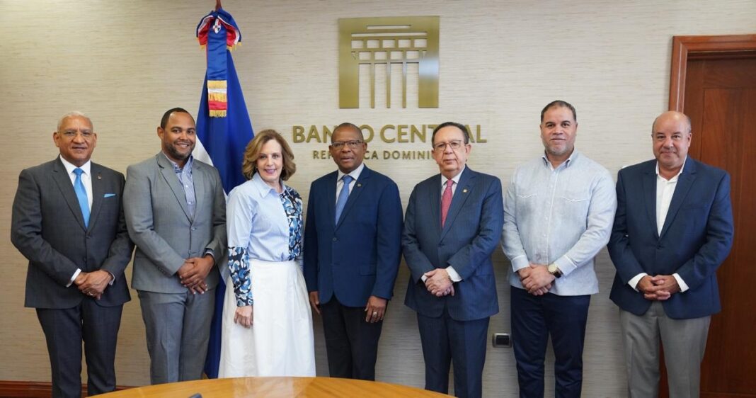 Durante la reunión se abordaron aspectos relevantes relativos al sector construcción, así como de las perspectivas de la economía dominicana