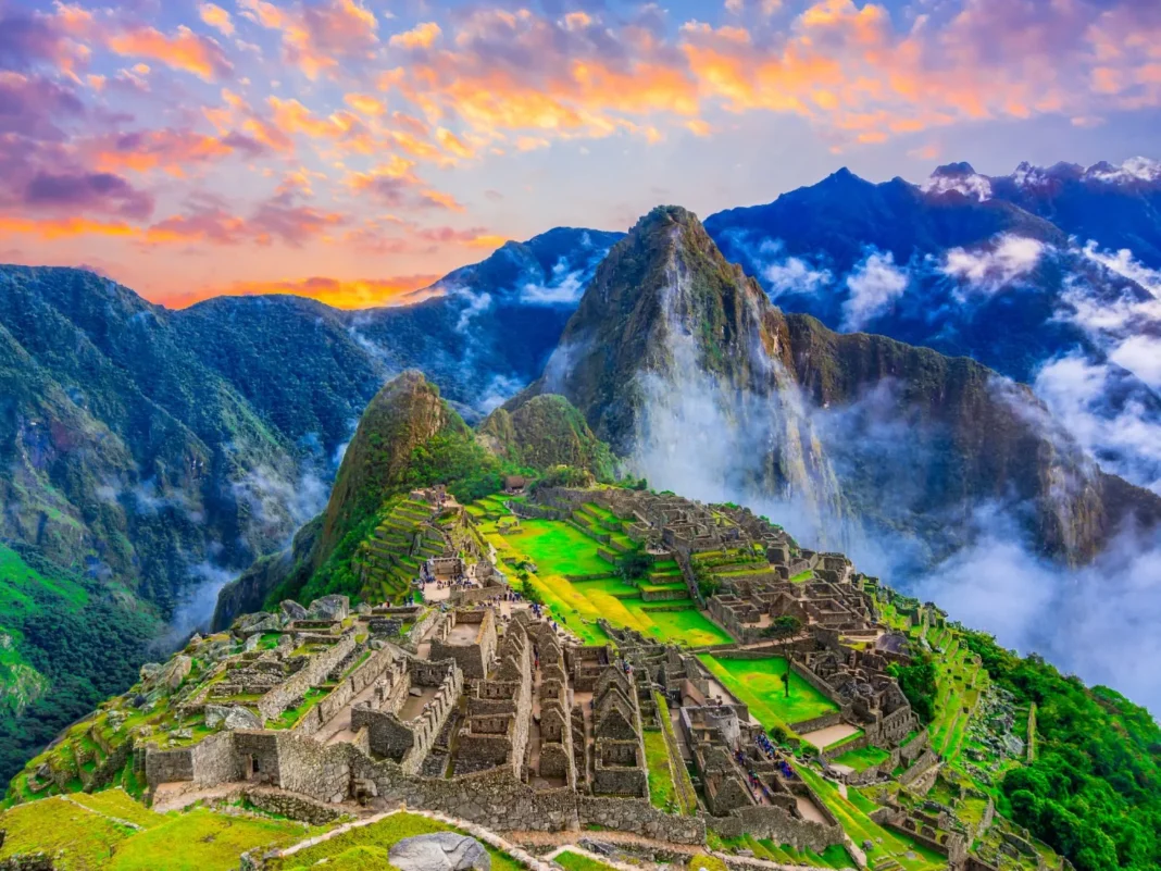 Vista panorámica de Machu Picchu, Peru.