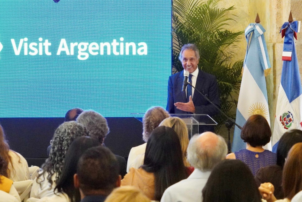 La actividad, para exponer los atractivos y propuestas de Argentina para la próxima temporada estival, estuvo encabezada por el presidente del Inprotur y secretario de Turismo, Ambiente y Deportes, Daniel Scioli.