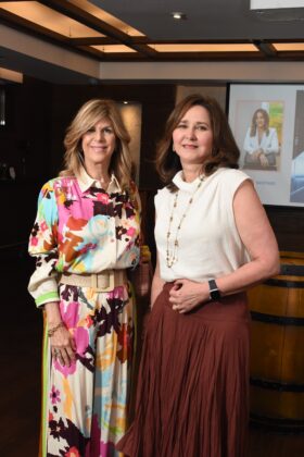 Maricarmen De Gonz&aacute;lez, Anjanette Castro.
