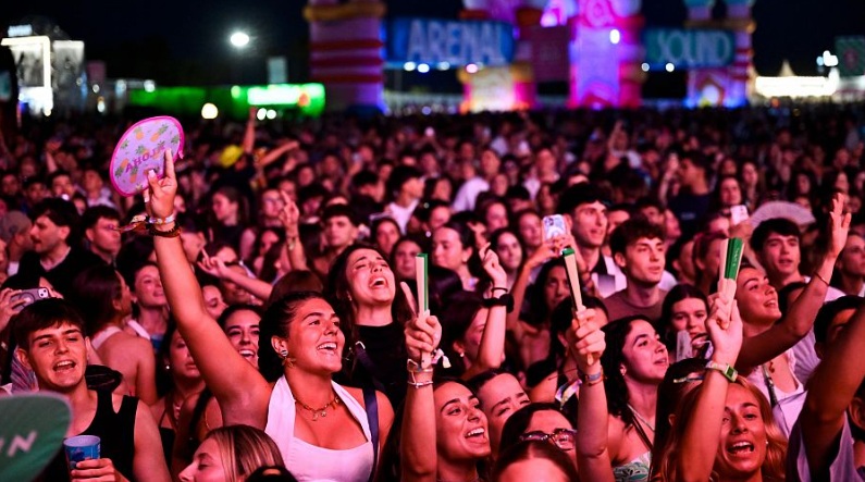Asistentes a la primera jornada del Arenal Sound que se celebró el pasado mes de julio en la localidad castellonense de Burriana. Asistentes a la primera jornada del Arenal Sound que se celebró el pasado 30 de julio en la localidad castellonense de Burriana. EFE/Andreu Esteban