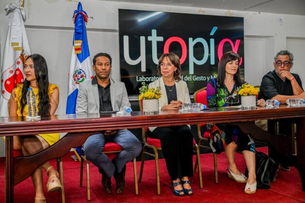 Astrid G&oacute;mez, Renso Mora, Dra Mariana Moreno, Raquel Rodr&iacute;guez y Miguel Espinoza