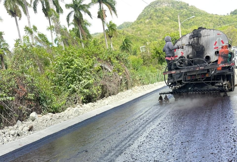 El tramo carretero Maimón Playa Teco es considerdo como de mucha importancia para el turismo.