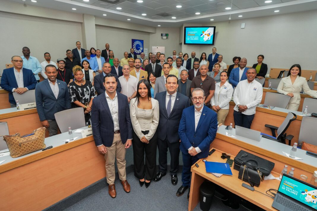 El evento congregó la participación de un destacado grupo de periodistas, comunicadores y líderes de opinión, que aprendieron sobre estrategias de inversión, los diferentes perfiles de inversionista y los productos de inversión más adecuados a cada uno.