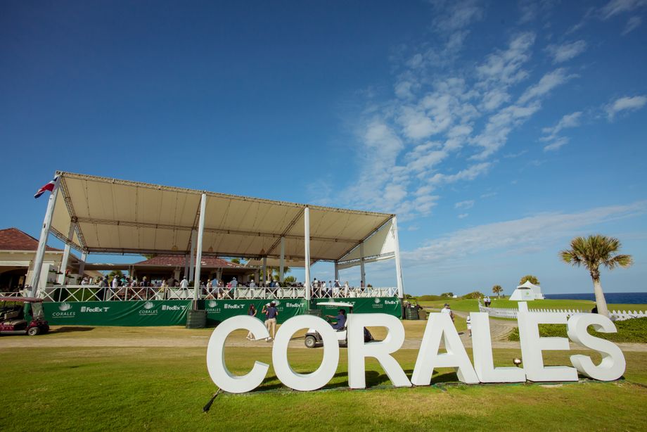 Ubicado en Puntacana Resort, el campo de golf Corales es sede del primer y único PGA Tour Event de República Dominicana, y fue diseñado por el mundialmente famoso arquitecto Tom Fazio.