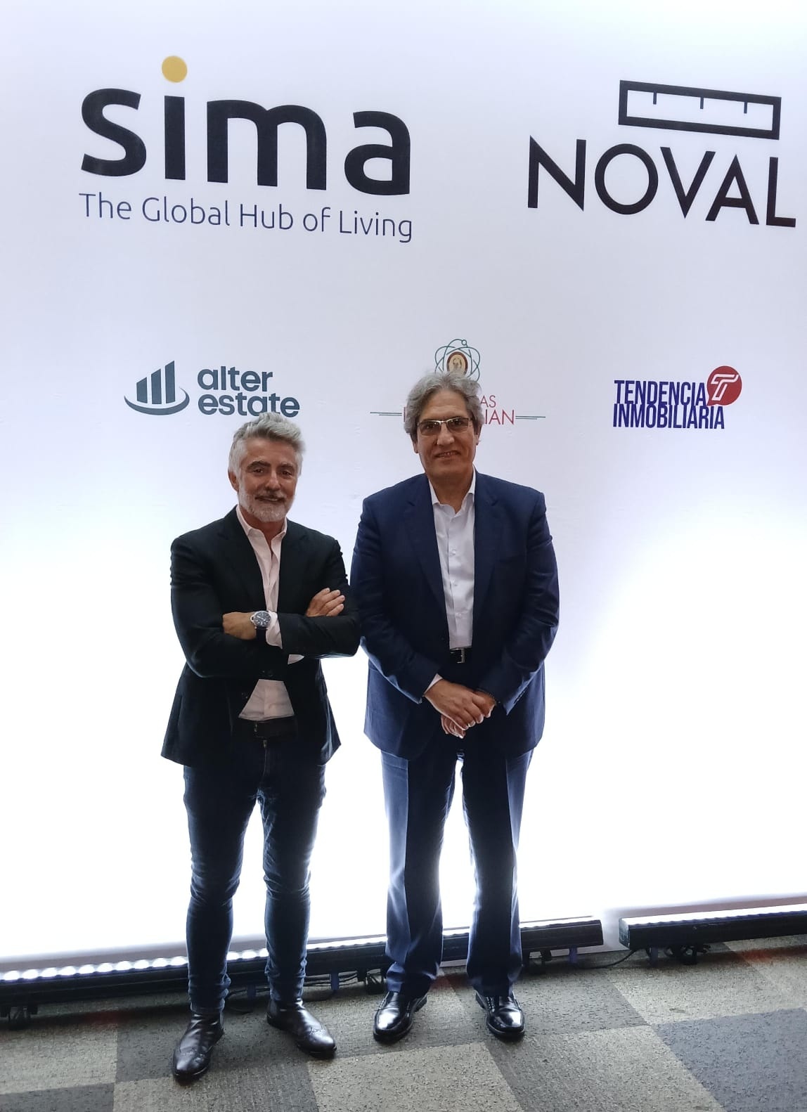 Eloy Bohua Fernández, CEO del Salón Inmobiliario de Madrid SIMA, y César Latrilla, CEO de Noval Properties durante el anuncio de República Dominicana como país invitado a SIMA 2026.