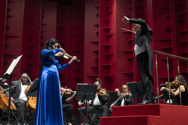 Bajo la direcci&oacute;n del maestro Jos&eacute; Antonio Molina, la violinista dominicana interpret&oacute; el Concierto para viol&iacute;n y orquesta en Re mayor de Ludwig van Beethoven, en sus tres movimientos, reiterando su virtuosismo t&eacute;cnico y su elegancia interpretativa. Foto: David Soto.