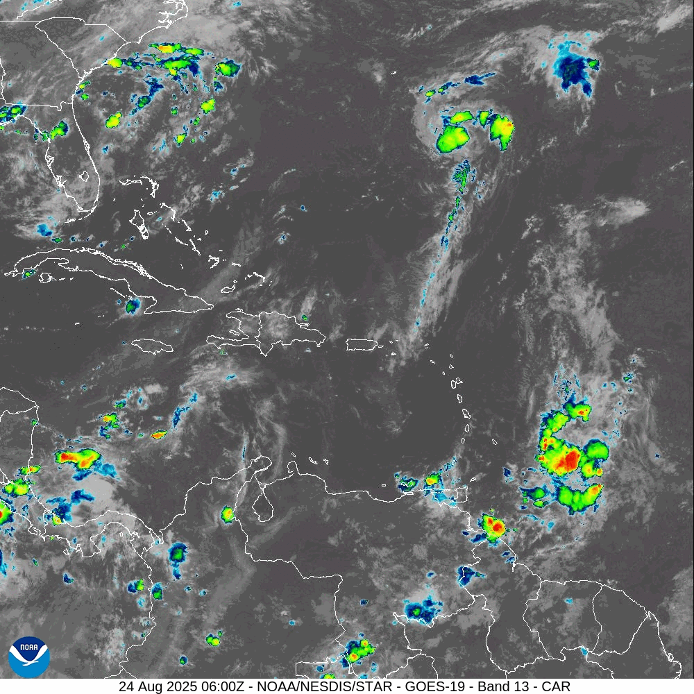 Imágenes satelitales del NHC sobre la perturbación 99L la mañana de este domingo 24 de agosto.