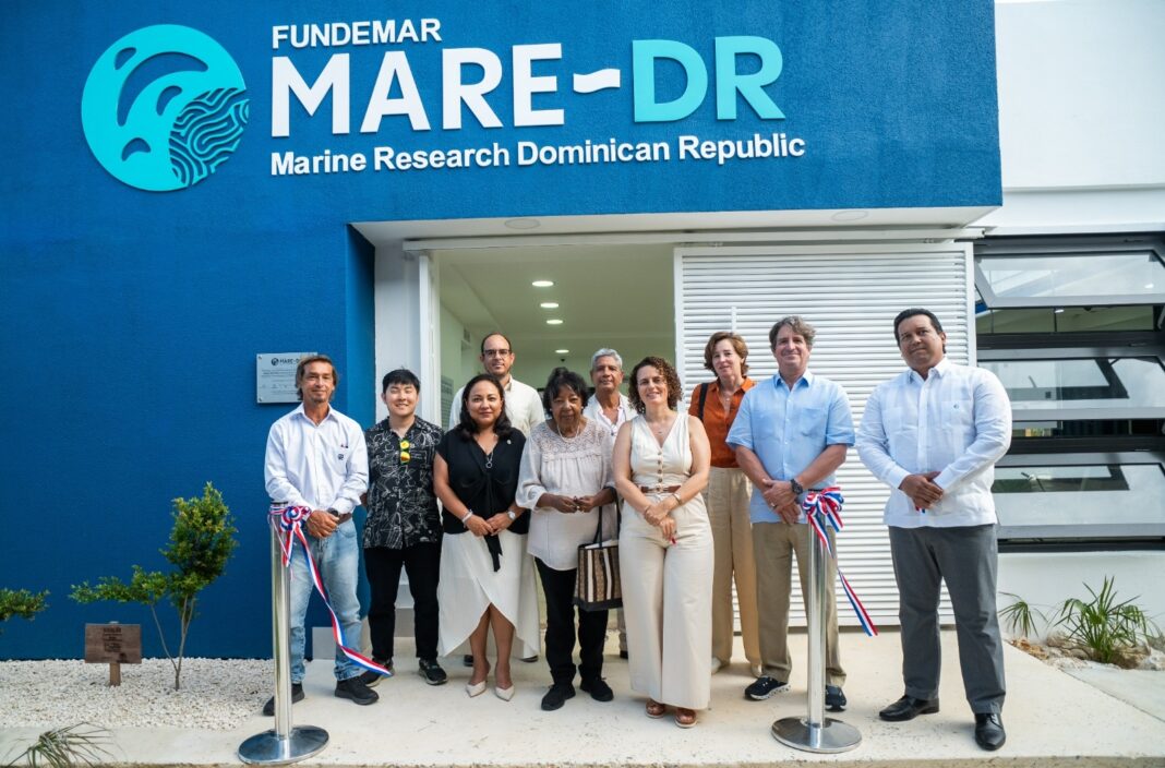 Momento de la inauguración del Centro de Investigaciones Marinas MARE-DR de Fundemar en Bayahibe.