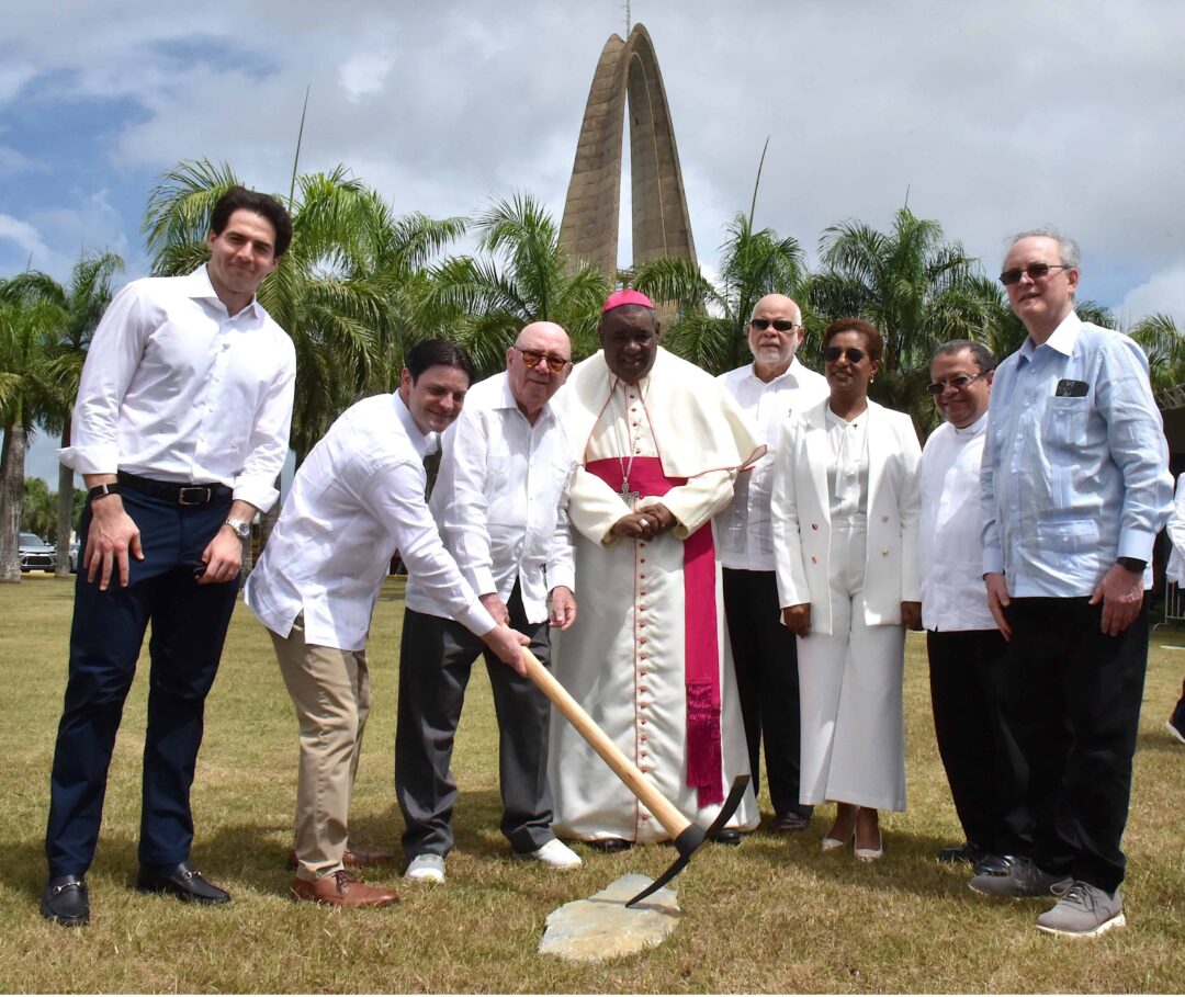 La ceremonia fue celebrada en los jardines de la Basílica Nuestra Señora de la Altagracia. (FUENTE EXTERNA)