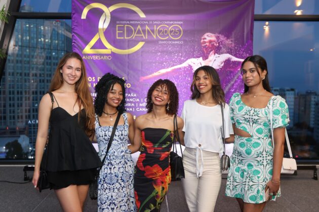Bailarines que actuar&aacute;n en EDANCO 2025.