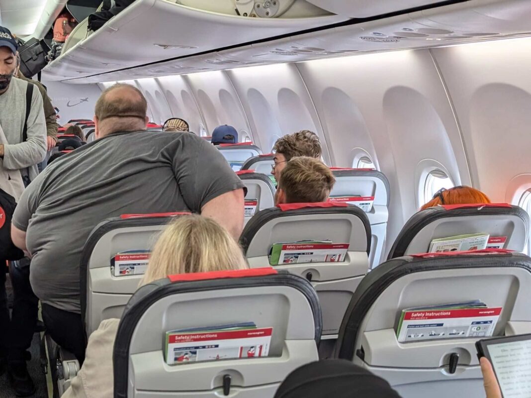 Southwest Airlines pronto requerirá que los viajeros de talla grande paguen por adelantado un asiento adicional si no caben en los apoyabrazos de un asiento.