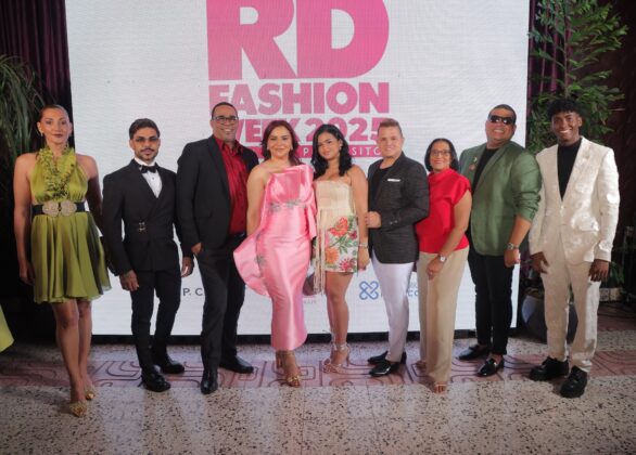 Melkis Diaz junto a partes de los diseñadores que participarán este año en el RDFW