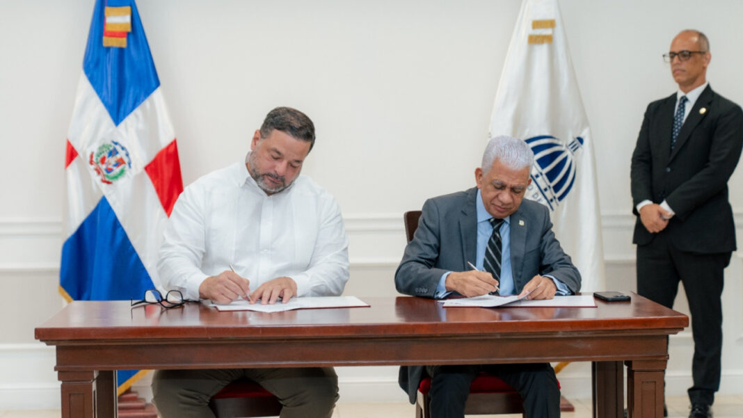 Paíno Henríquez, Ministro de Medio Ambiente y el presidente del Senado de la República, Ricardo de los Santos