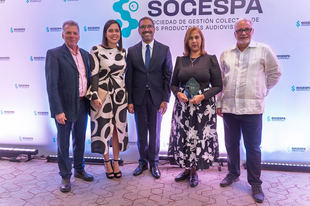 Humberto Castellanos, Nelson Jiménez Cabrera, Ángel Luis Arambilet Álvarez y Miguel Vázquez, entre los reconocidos en la ceremonia de aniversario. En la foto aliados y socios de Sogespa.