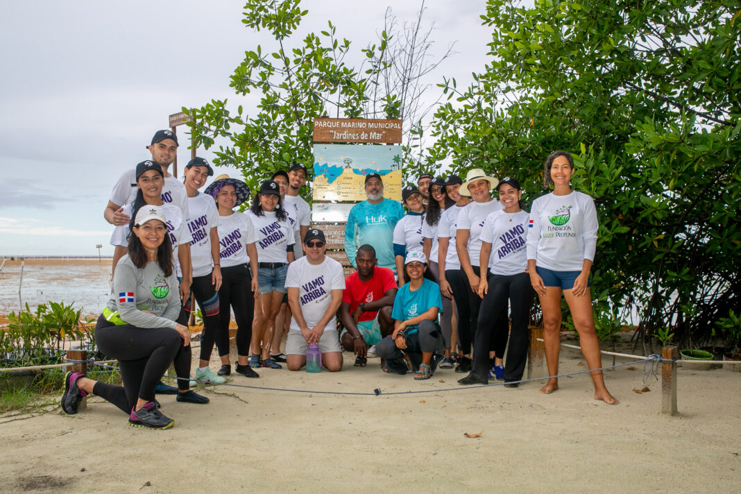Arajet celebró el Día Mundial del Turismo con una jornada ambiental en laguna arrecifal de Boca Chica.