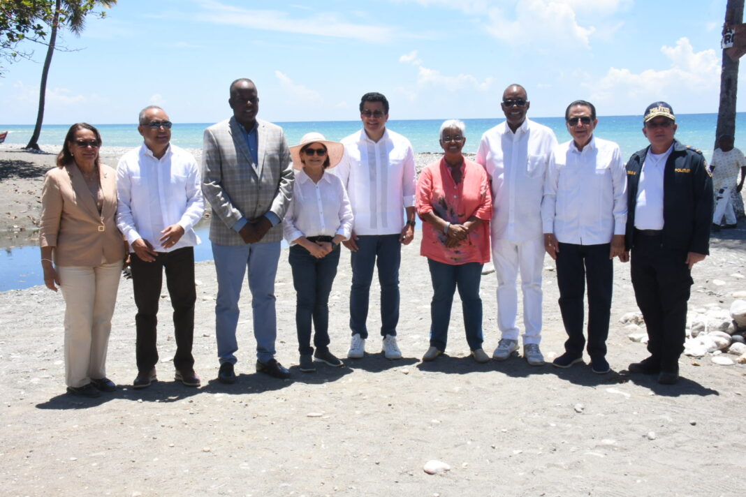 Collado destacó que continúan recuperando espacios de frente marítimos en todas las zonas turísticas del país transformando realidades para generar bienestar para las familias de Nizao y orgullo para toda la provincia Peravia.