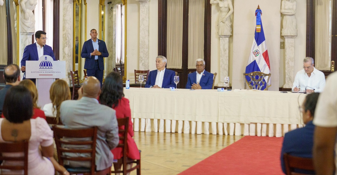 David Collado, ministro de Turismo da detalles de la adquisión y de lo que será el proyecto del Centro de Convenciones de Santo Domingo. 2