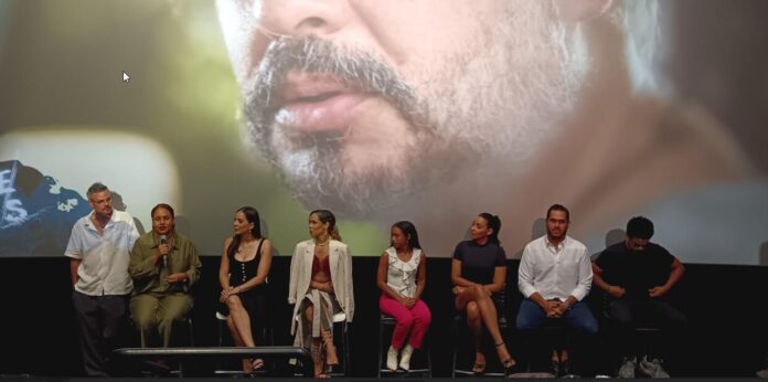 Los productores de la película de misterio dominicana durante un encuentro con la prensa.