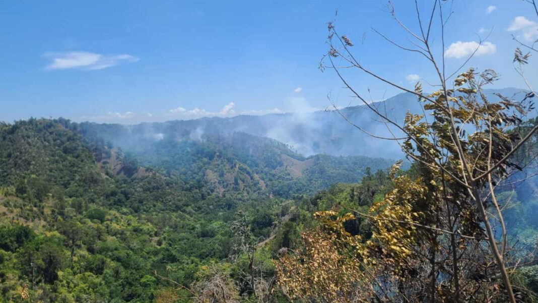 Hasta el momento, en Jánico el humo visible permanece dentro del área delimitada por la línea de control previamente establecida