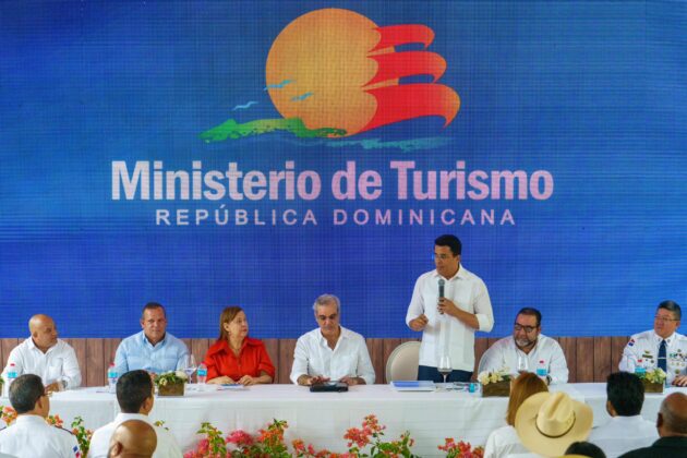 Inauguraci&oacute;n carretera al Salto de Aguas Blancas en Constanza