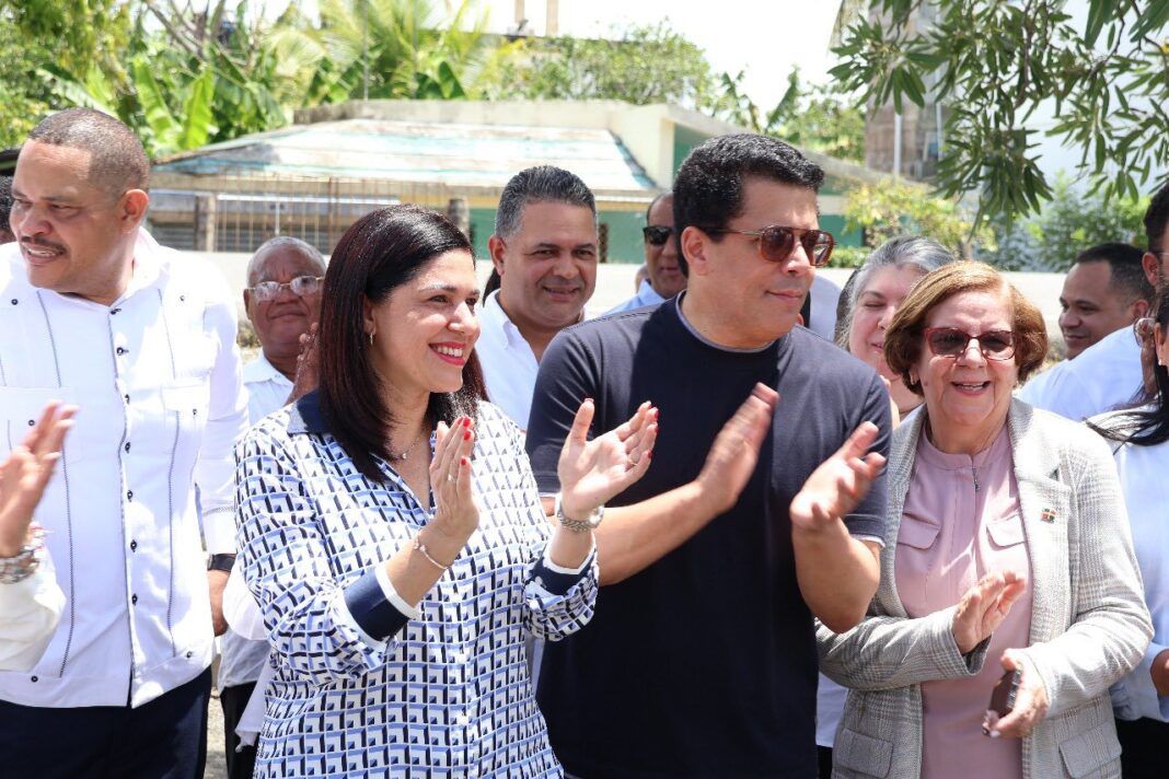 La senadora María Mercedes Ortiz, junto al ministro de Turismo, David Collado y a la gobernadora de la provincia Hermanas Mirabal Lisette Nicasio de Adamés