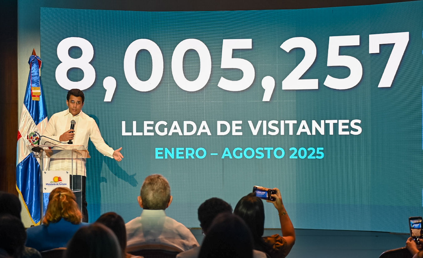 Ministro de Turismo ofrece las estadísticas de la industria al octavo mes del año 2