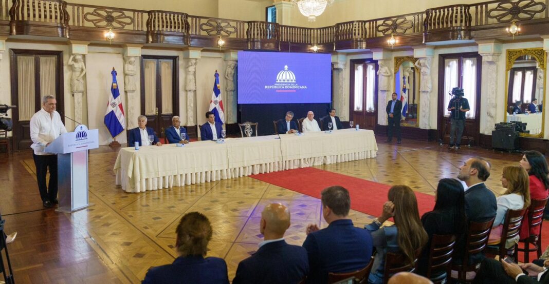 Presidente Abinader anuncia adquisición de terrenos para construcción del Centro de Convenciones y Exposiciones de Santo Domingo que revolucionará el turismo en la capital. 2