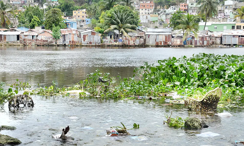 Una margen del río Ozama vista en Santo Domingo