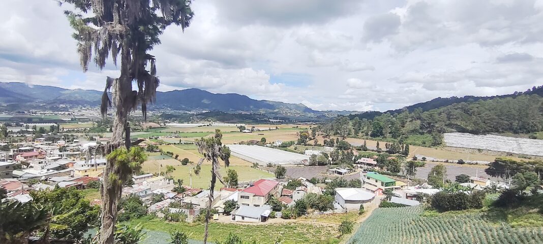 A pesar de las lluvias por una vaguada hoy y mañana domingo, Meteorología advierte que la temperatura seguirá calurosa, debido a la época del año (verano).