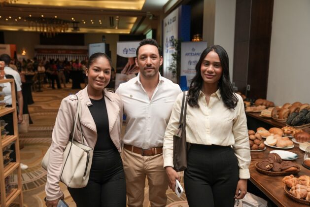 Kristel Abad, H&eacute;ctor Pantoja y Coral Melo