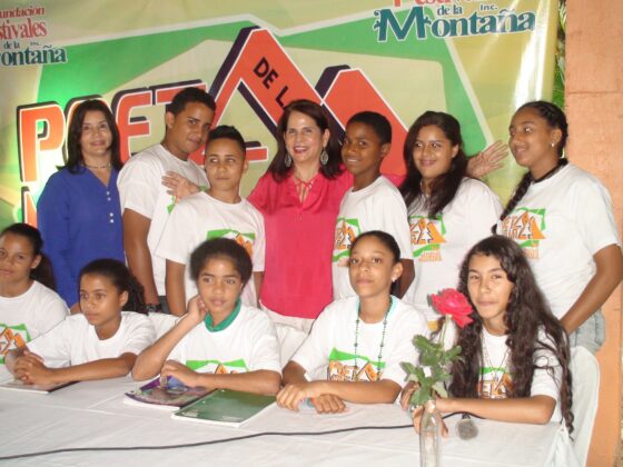 &Aacute;ngela Hern&aacute;ndez y las j&oacute;venes amantes de la poes&iacute;a