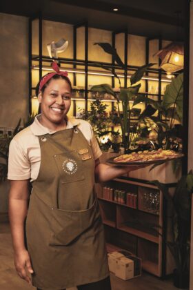 Tribu Ta&iacute;na Caf&eacute; Bistro y Body Shop Studio se unen para promover la alimentaci&oacute;n consciente y el bienestar integral en Punta Cana