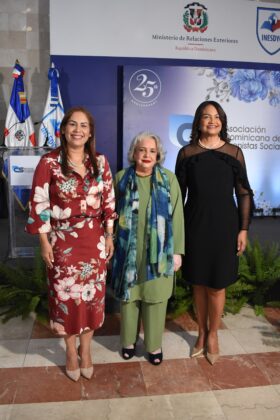 Alexandra Tabar, Nieves Colombani y Rossy Escotto.