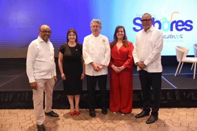 Luis Marino Lopez, Rosanna Ovalles, Gilles Renusson, Mayeline Rosario y Juan Febles.