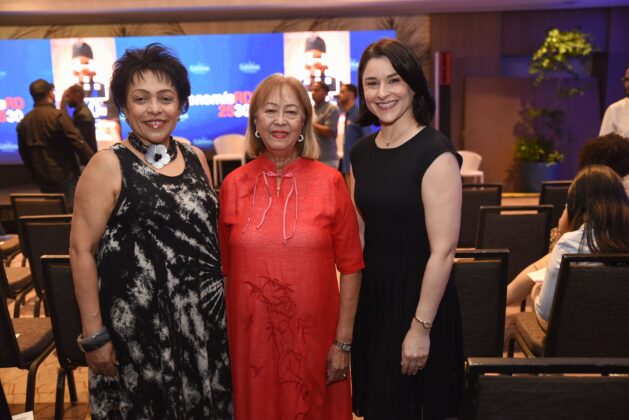 Providencia Nu&ntilde;ez, Rosa Ng y Mimi Grullon.