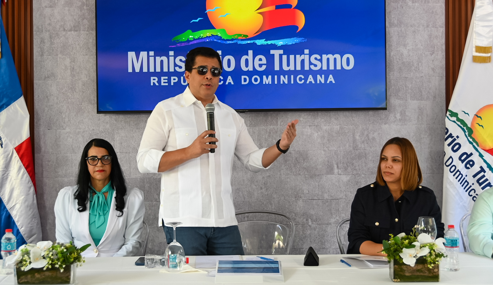 El ministro Collado expresó que con la reconstrucción del parque Anacaona el ministerio de Turismo atiende un viejo reclamo residentes de Constanza y será un impulso al ecoturismo en pueblos de montaña.