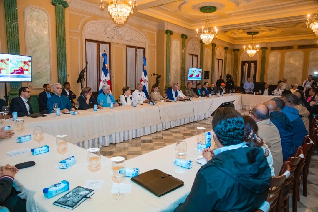 El mandatario encabezó este miércoles, junto con la vicepresidenta Raquel Peña, la segunda reunión de seguimiento ante el paso de la tormenta tropical Melissa,