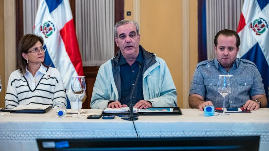 El presidente Luis Abinader encabezó la reunión de coordinacion de acciones para proteger a la población de los efectos de la tormenta tropical Melissa