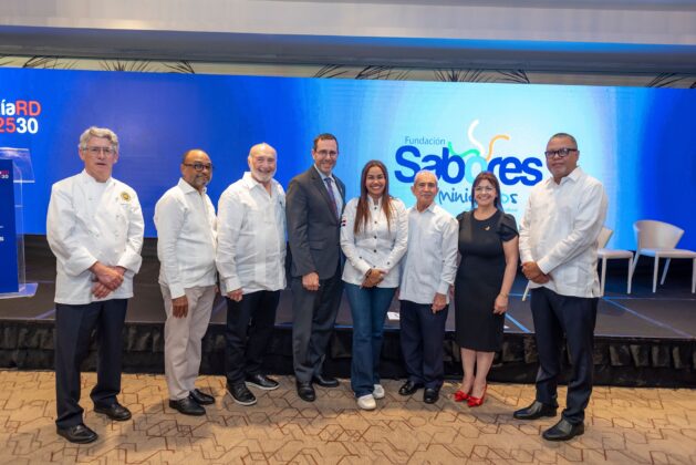 Gilles Renusson, Luis Marino L&oacute;pez, Enzo Bonarelli, c&oacute;nsul EEUU William Swaney, Chef Maria Marte, Bol&iacute;var Troncoso, Rosanna Ovalles y Juan Febles.