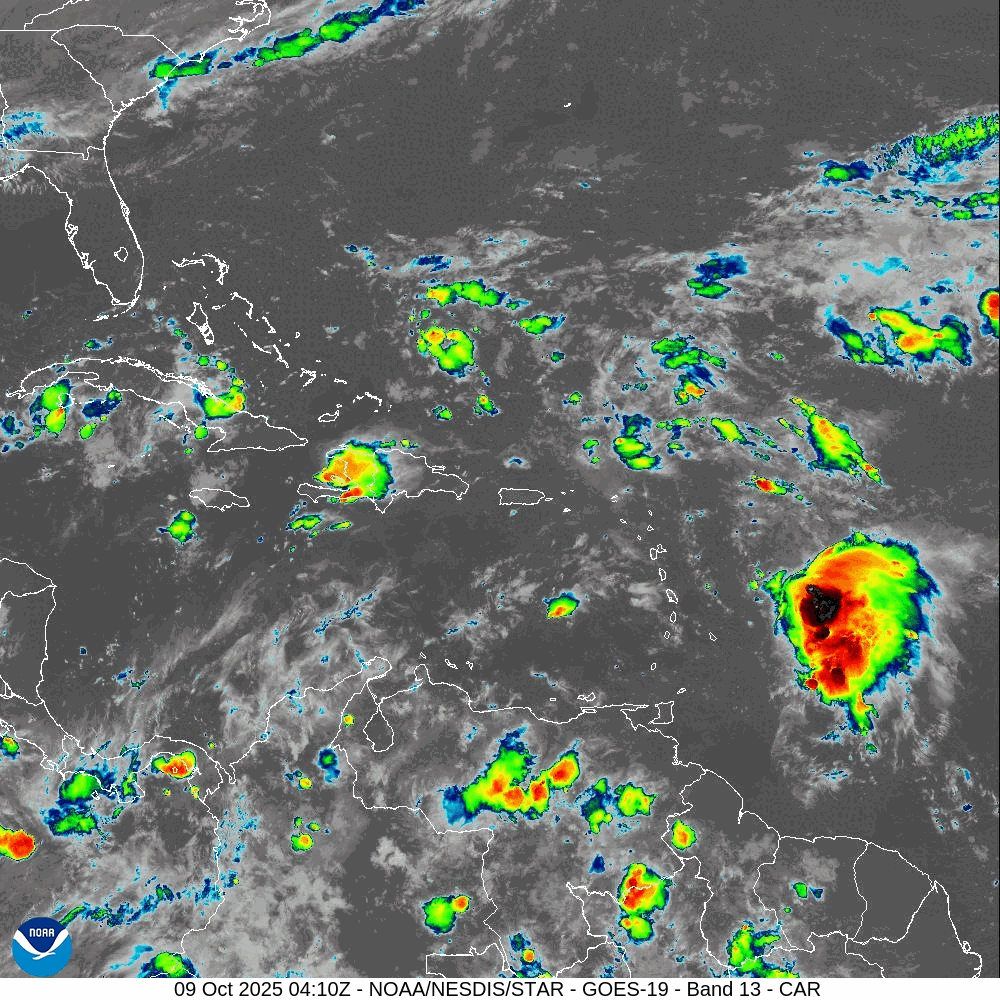 Vista satelital del Caribe en la que se observa a la derecha a la tormenta tropical Jerry avanzar hacia el Caribe la mañana de este miércoles. Imagen del NHC