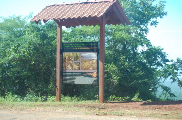 Hoyo de Pelimpito en el Parque Nacional Jaragua