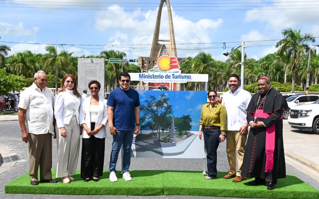 Francisco Rodríguez, alcalde de San Rafael de Yuma; Carmen de la Rosa, diputada; Daysy De Óleo, gobernadora; David Collado, ministro de Turismo, Karina Aristy, alcaldesa de Higuey; Rafael Duluc, senador y Monseñor Jesús Castro Marte, Obispo Basílica Catedral de La Altagracia