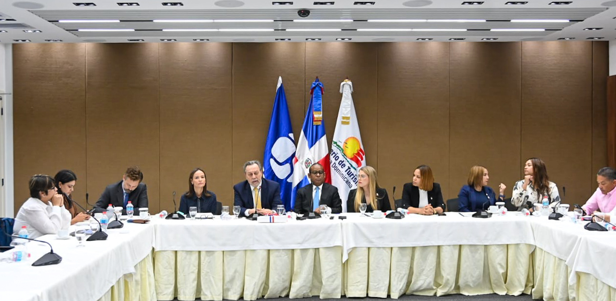 Momento de trabajo de la Tercera misión técnica de MITUR y ONU Turismo que avanzó en la validación de la Política y Estrategia Nacional de Turismo Sostenible de RD